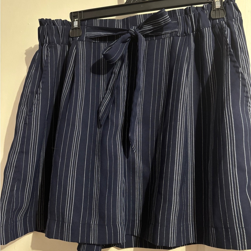 Gigio navy striped shorts